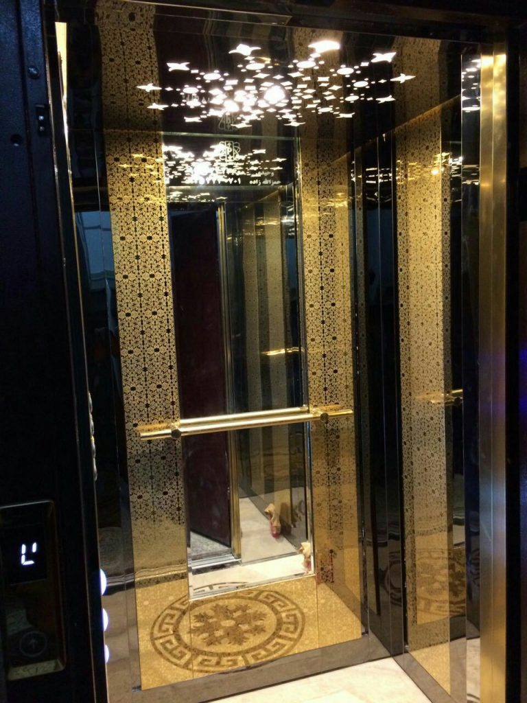  کابین استیل طلایی با سنگ معرق