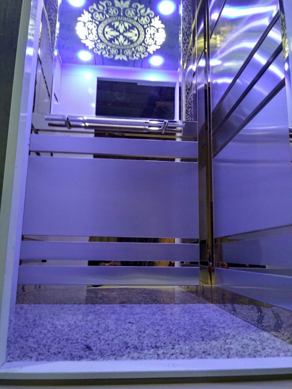 کابین استیل استیل